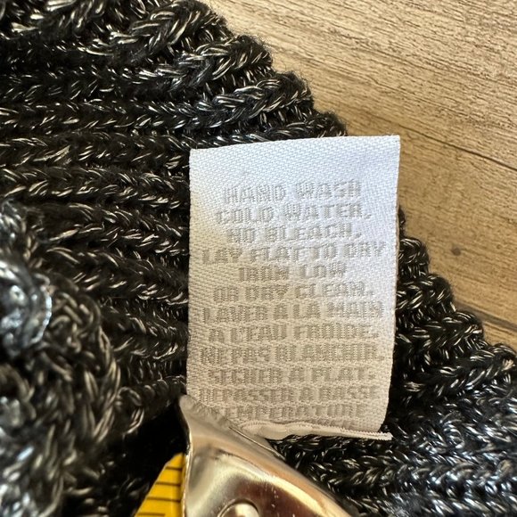 Suzy Shier | Stretch Crochet Mesh Knit Tunic Top (Grey, Small) - Picture 7 of 9